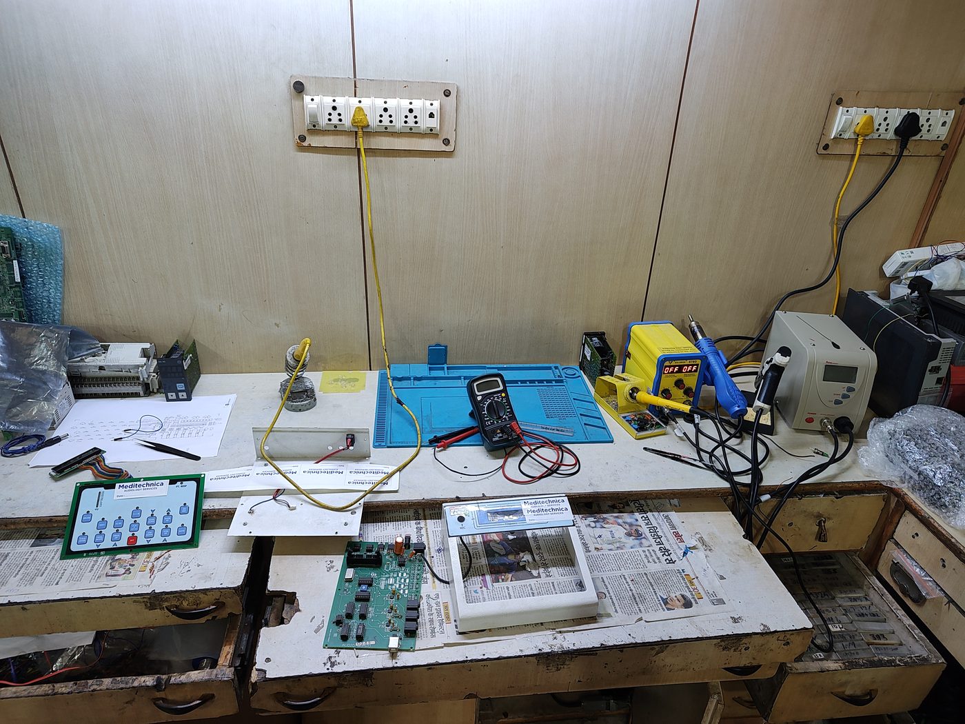 Component-level repair desk with digital multimeter and hot-air rework station